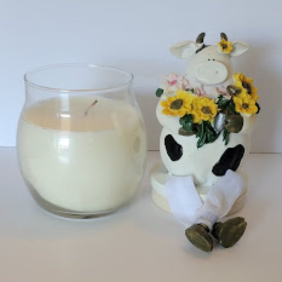 Brand New Vanilla Candle with Adorable Cow with Sunflowers Topper - Picture 2 of 5
